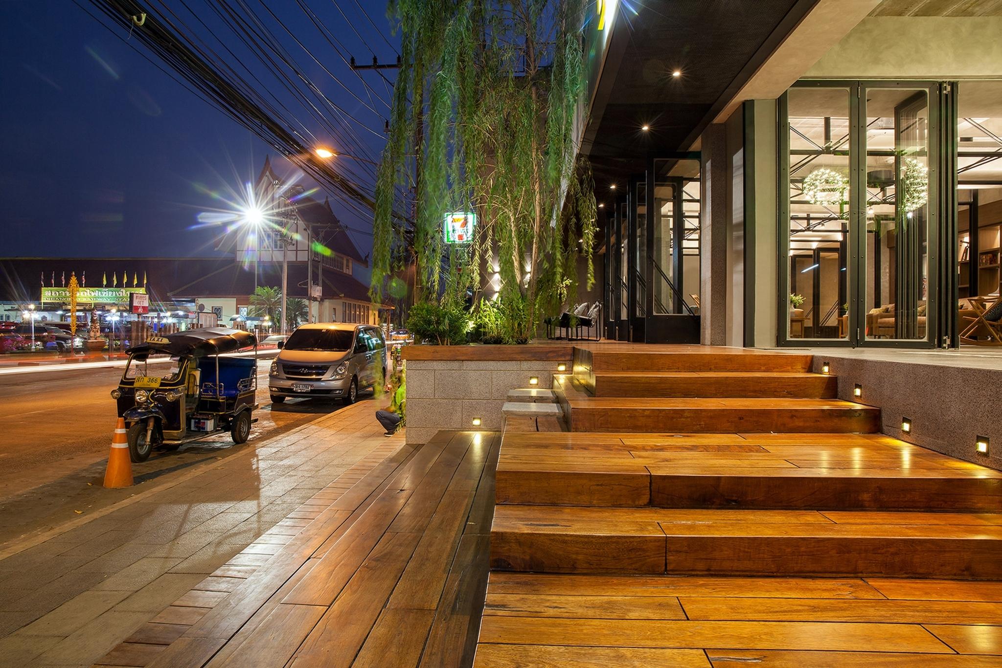 Bossotel Chiang Mai Esterno foto